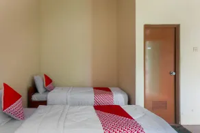 OYO 2471 Swarna Raya - Room