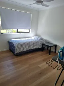 Modern 3 bed House in a Quiet Acreage - Quarto