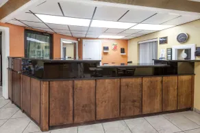 Super 8 by Wyndham Clinton OK - Lobby