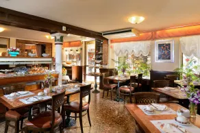 Ambassador Tre Rose - Restaurant