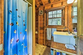 Mattapoisett Home on 7 Acres w/ Private Beach! - Interiør