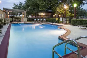 DoubleTree by Hilton Austin - University Area - Pool