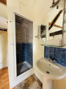 The Vale Hotel - Baño