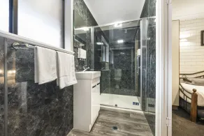 Esk Wivenhoe Motor Inn - Baño