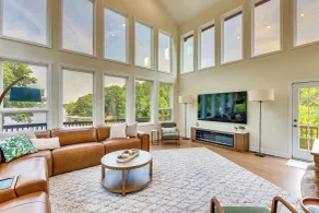 Hot Tub, Dock, Game Room! Stunning Lake Wylie Home - Interiör