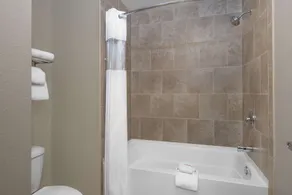 Baymont by Wyndham Minot - Bathroom