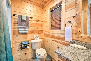 Broken Bow Hideaway w/ Hot Tub & Fire Pit! - Interior