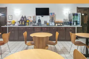 Super 8 by Wyndham Ocean Springs Biloxi - Restaurant
