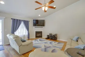 2 Blocks to White Water Launch: Mill City Home - Interiör
