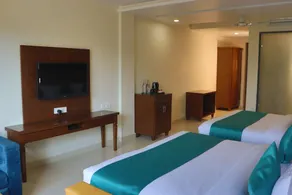 Hotel Green - Behind Parmarth Niketan - Room