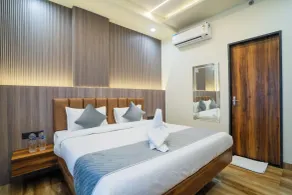 Hotel De Grand Dwarka-Near Jaipur Airport - Zimmer