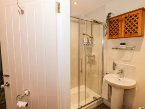Station Masters Cottage - Bathroom