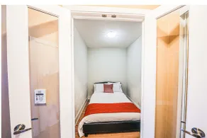 Executive 2BR 2BATH Condo with Lakeview Steps from SQ1 - Habitación