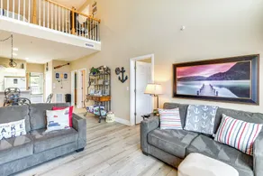 Lakefront Camdenton Condo Near Ha Ha Tonka - Interior