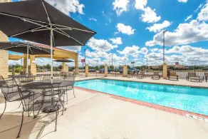 Ramada by Wyndham College Station - Pool