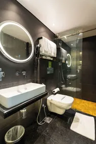 GaasBaasCompany, Thamel, Kathmandu - Bathroom
