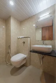 Hotel Karuna Residency - Bathroom
