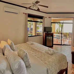 The Backyard Beachfront Hotel - Zimmer