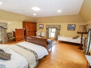 An Maide Bán - Room