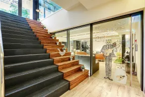 Taiwan Youth Hostel & Capsule Hotel - Interior entrance