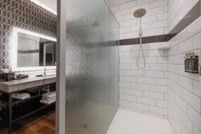 The Parker Hotel - Bathroom