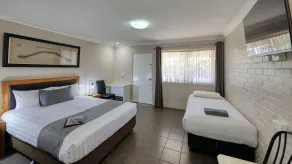 Country Leisure Motor Inn - Room