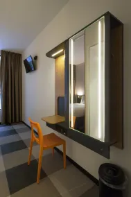 easyHotel Brussels City Centre - Room