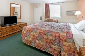Days Inn by Wyndham Henrietta/Rochester Area - Room