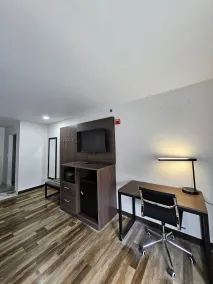 Quality Inn & Suites Columbia Harbison - Room