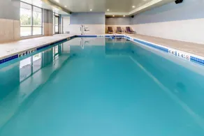 Holiday Inn Express & Suites - Milwaukee West Allis by IHG - Piscina