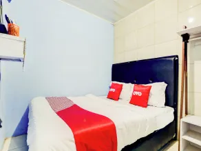 OYO Life 90190 Asha Kost Syariah - Room