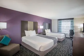 La Quinta Inn & Suits by Wyndham Pontoon Beach IL - Chambre
