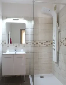Logis Hotel de la Gare - Badezimmer