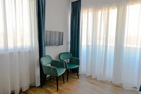 Dona, Altina - Room
