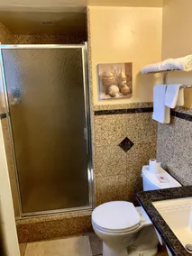 Town & Country Motel - Bathroom