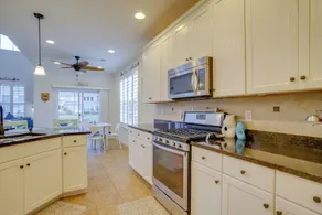 Shuttle to Beach: Millville Townhome w/ Porch - Interiør