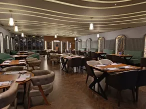 The Kings Park Grand-Near US Consulate - Restaurant