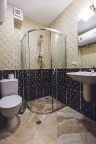 Avenue Deluxe Hotel - Bathroom