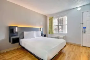 Studio 6 Extended Stay - San Antonio, TX - Six Flags - Room