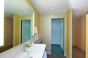 Hirsch Hotel - Bathroom