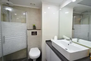 Apartment By The Lake - Bathroom