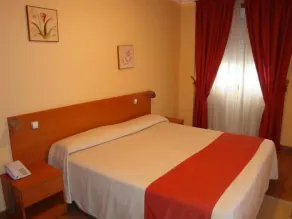 HC Apartamentos - Image 1