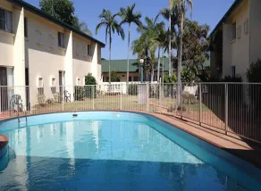 Emerald Central Hotel Official - Pool