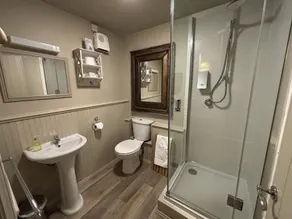 The Fox Goes Free - Bathroom