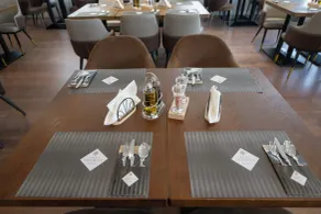 Hotel By Holiday - Restaurant