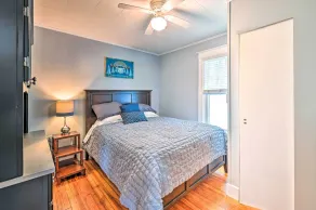 Cozy + Walkable Delmar Getaway w/ Fire Pit! - Innenbereich