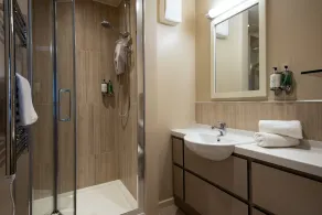 The Coniston Inn - The Inn Collection Group - Bathroom