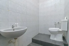 RedDoorz @ Jalan Gatot Subroto Denpasar - Badezimmer