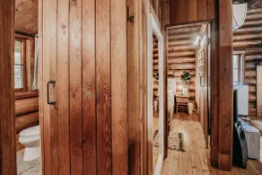 76gs - Genuine Log Cabin - Wifi - Pets Ok - Sleeps 4 - Badrum