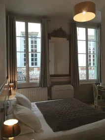 Hôtel l'Amphithéâtre - Room